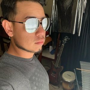 Meet your Posher, Alejandro